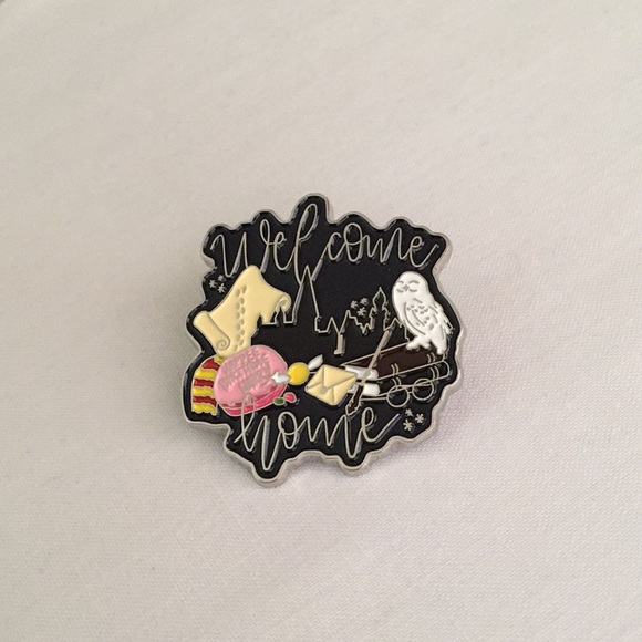 π50% OFF/3+...Welcome Home Pin (Harry Potter) - Picture 2 of 6